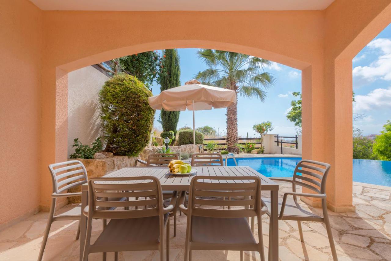 Resitour - Perneri Four Bedroom Villa Paphos Eksteriør billede