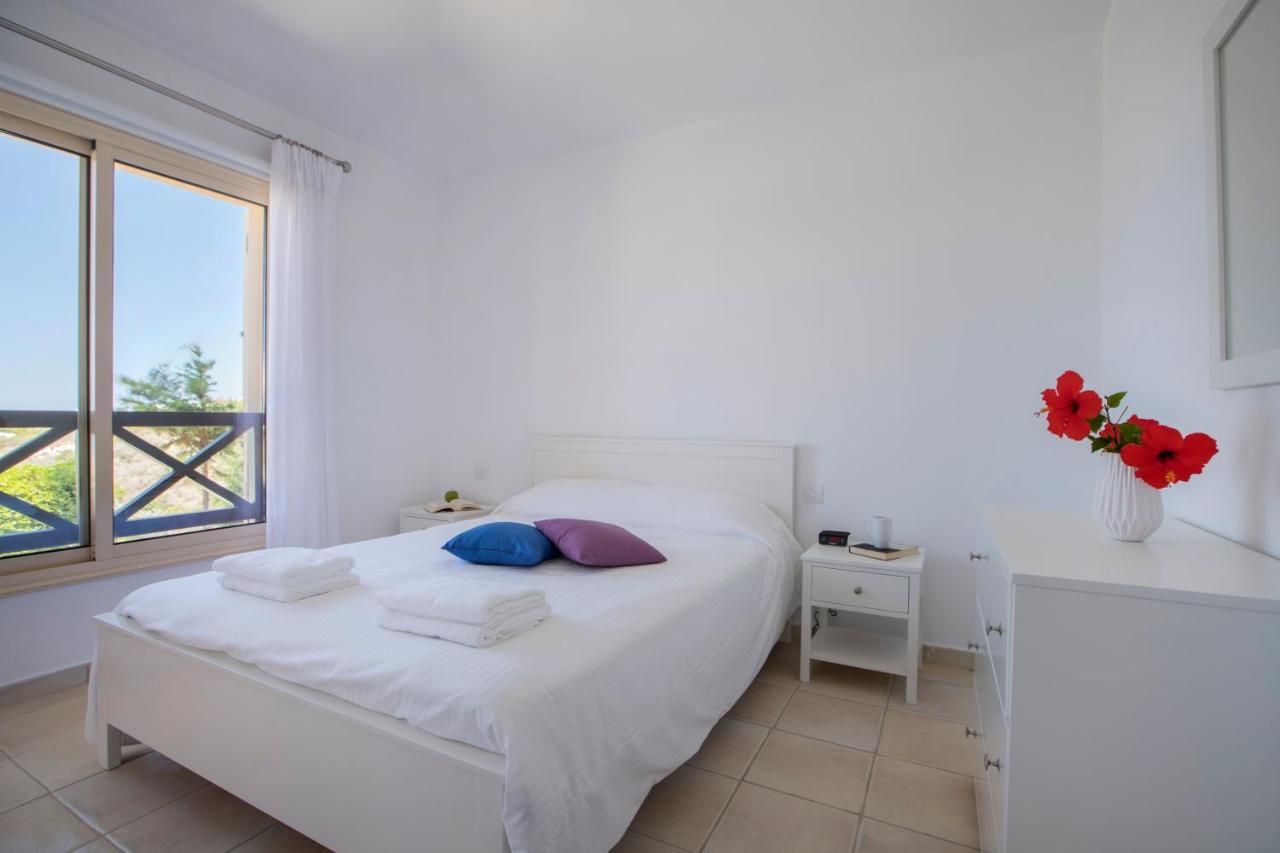 Resitour - Perneri Four Bedroom Villa Paphos Eksteriør billede