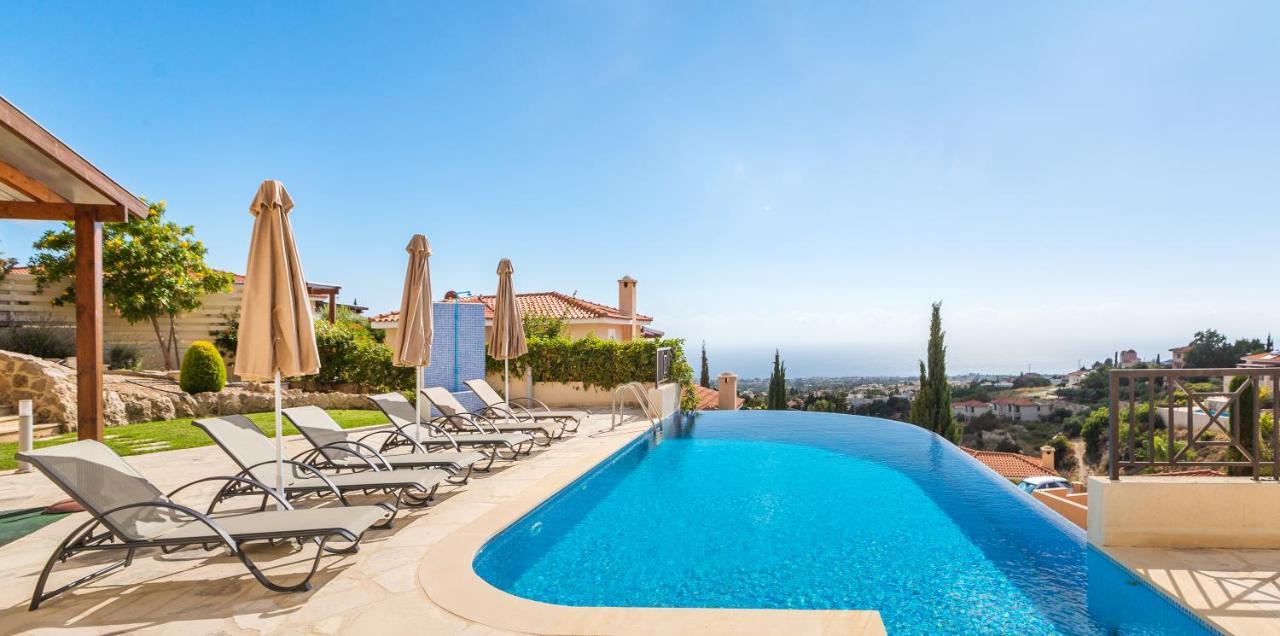 Resitour - Perneri Four Bedroom Villa Paphos Eksteriør billede