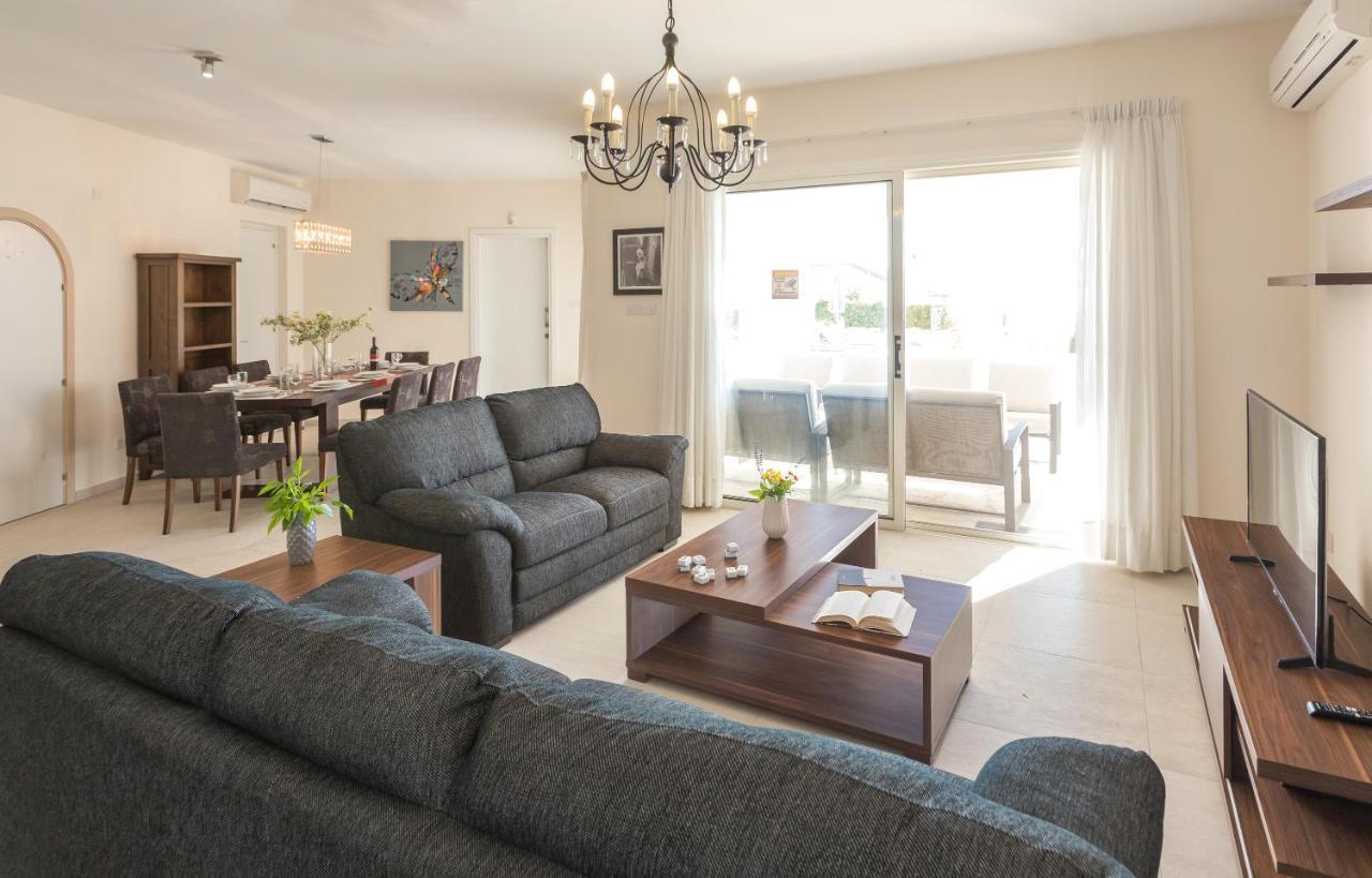 Resitour - Perneri Four Bedroom Villa Paphos Eksteriør billede