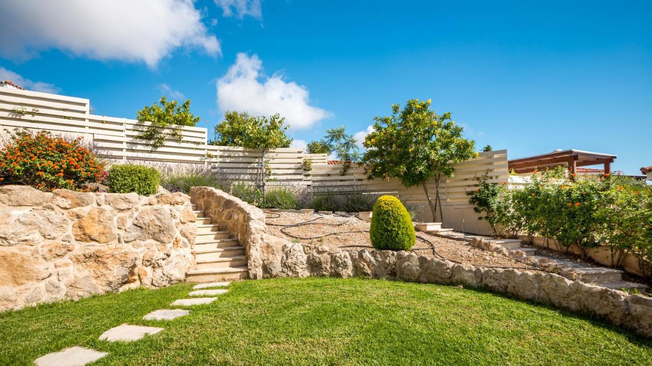 Resitour - Perneri Four Bedroom Villa Paphos Eksteriør billede